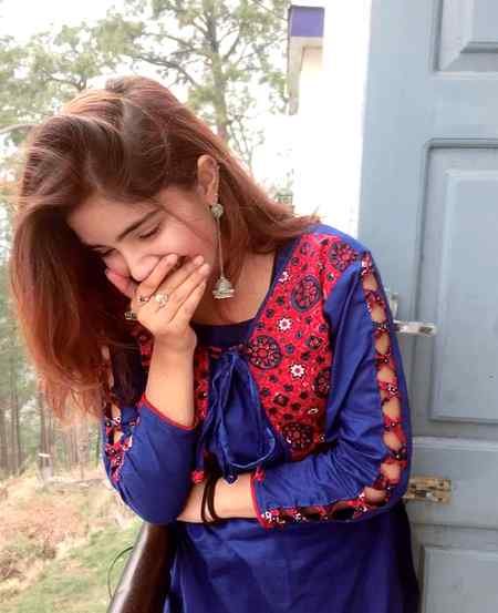 زندگی آئینے کی طرح ہوتی ہے آپ اِسے بیزار ہو کر دیکھیں گے تو بیزار ہو جائیں گے مسکرا کر دیکھیں گے تو تو مسکراتے چلے جائیں گے