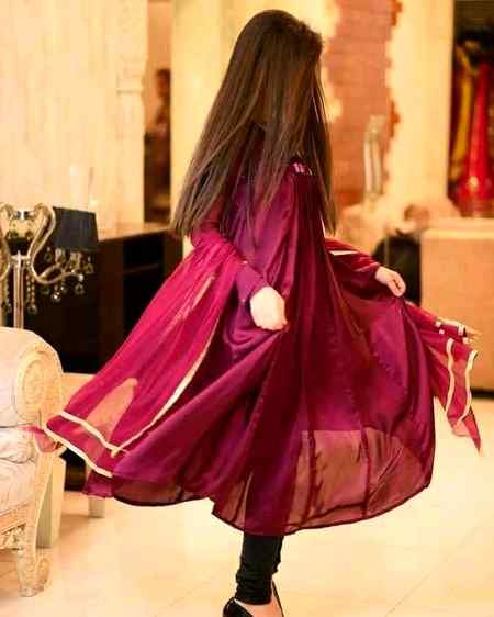 میں اپنی روح کی پوشاک بھی اُس کو پہنا دو🥀✌🏼
وہ شخص مجھ میں رہنے کا فیصلہ تو کرے