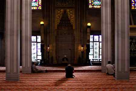 اللہ فرماتا ہے

میری طرف آ کر تو دیکھ
متوجہ نا ہوں تو کہنا
میری راہ میں چل کے تو دیکھ
راہیں نا کھول دوں تو کہنا
مجھ سے سوال کر کے دیکھ
بخشش کی حد نا کر دوں تو کہنا
❤️💕💗💕