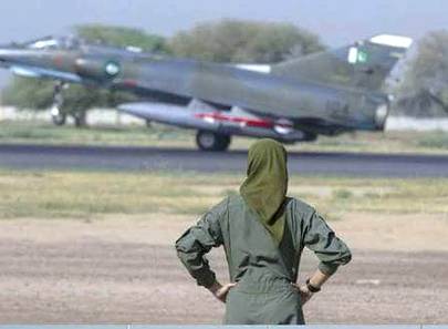 Not all girls dreams to get married after 18 ,
Some wants to work for their country🇵🇰