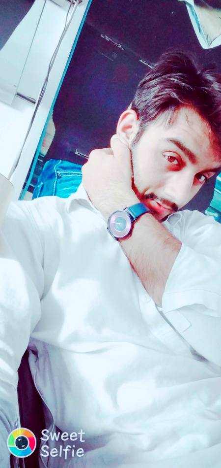 Or kitni karu adakariii😕🤟
  Khoon lagta h muskuraany me🙏😖😓