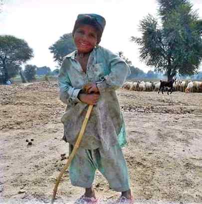 ﺍﮔﺮ ﺭﻭﺯﮮ ﺩﺍﺭﻭﮞ ﮐﮯ ﺳﺎﻣﻨﮯ ﮐﮭﺎﻧﺎ ﭘﯿﻨﺎ ﮔﻨﺎﮦ ﮬﮯ ﺗﻮ ﻋﯿﺪ ﮐﮯ ﺩﻥ ﻏﺮﯾﺒﻮﮞ ﯾﺘﯿﻤﻮﮞ ﻣﺴﮑﯿﻨﻮﮞ ﮐﮯ ﺳﺎﻣﻨﮯ ﻧﺌﮯ ﮐﭙﮍﮮ ﺍﻭﺭ ﺟﻮﺗﮯ ﭘﮩﻨﻨﺎ ﺑﮭﯽ ﮔﻨﺎﮦ ﮬﮯ