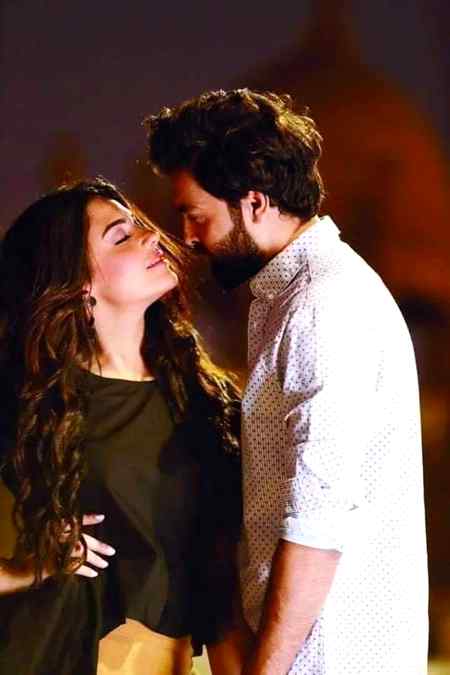 💞

تیری مسکراہٹ سے سدھر جاتی ہے طبیعت میری😍
بتاؤ نہ تم عشق کرتے ہو ی__ علاج😍