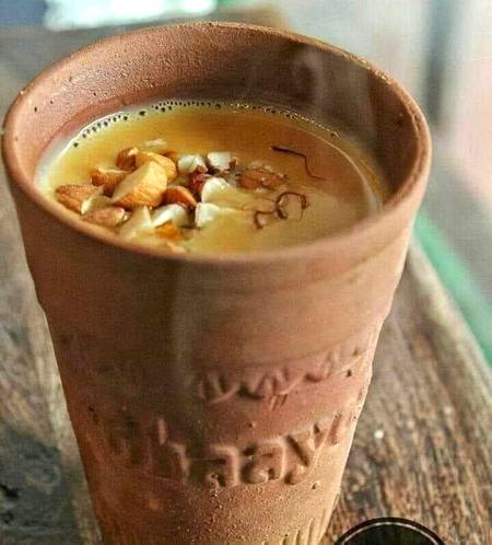 ایک چاۓ کا ہی تو سہارا ہے
ورنہ کون ہمارا ہے 💔⁦❤️⁩