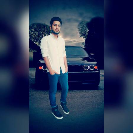 ﻣﺤﺒﺖ ﮐﺎ ﺭﺷﺘﮧ ﺑﮭﯽ ﺯﻣﯿﻦ ﺍﻭﺭ ﺳﻮﺭﺝ ﺟﯿﺴﺎ ﮨﮯ
ﺩﺭﻣﯿﺎﻥ ﻣﯿﮟ ﮐﻮﺋﯽ ﺗﯿﺴﺮﺍ ﺁ ﺟﺎﺋﮯ ﺗﻮ ﮔﺮﮨﻦ ﻟﮓ ﮨﯽ ﺟﺎﺗﺎ ﮨﮯ