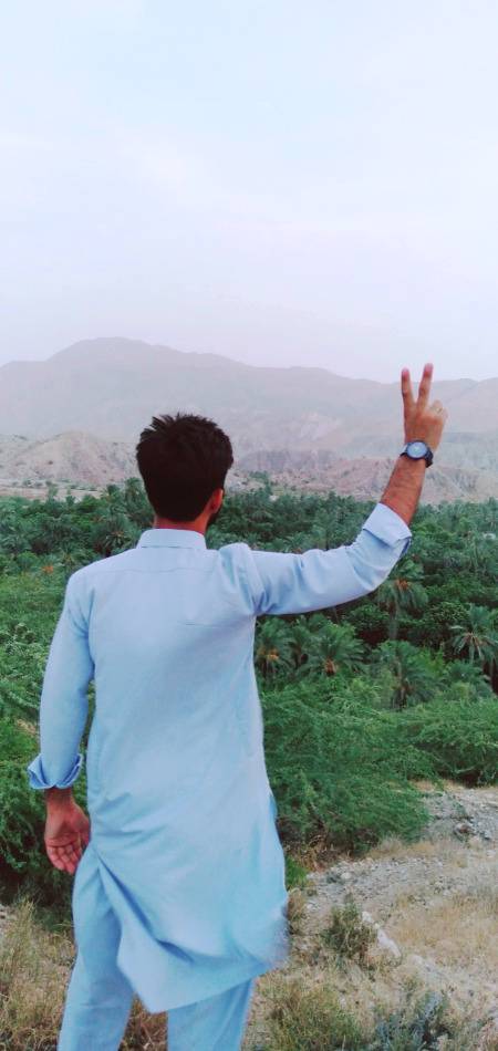 Listen for u k! Apka matluba larhka 🤗fil waqt 😃apki👉 oqaat se bAhar h🤟