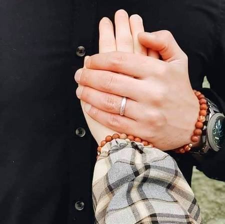 گذرے ھوئے دنوں کی اک بات بتاؤں
ہم کبھی تم اور تم کبھی ھم ھوا کرتے تھے😐