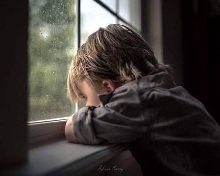USSNE KAHA MAT DEKH MERE SAPNE
TERI ITNI OKAAT NAHI
MAINE MUSKRA KAR KAHA
AANA HAI TOH SAPNO MAI AAJA
HAQIQAT MAI TERI BHI OKAAT NAHI