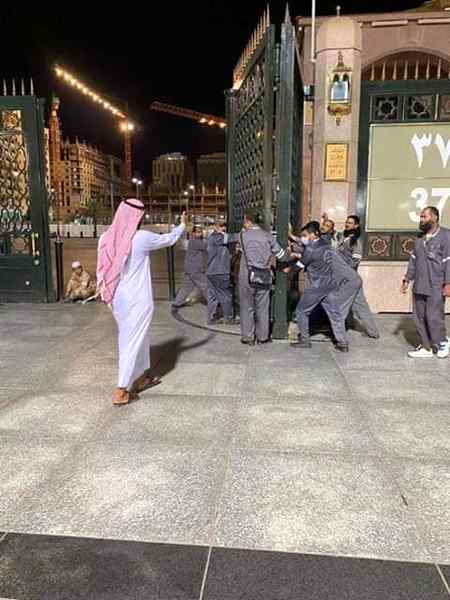 Alhamdulillah! Masjid al Nabawi opened its doors for worshippers after almost 80 days. ❤