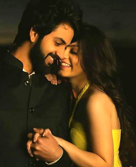 شب وصل وہ میرے سینہ سے لگ کر مجروح
کہتے ہیں لے تیرا باقی کوئی ارماں تو نہیں