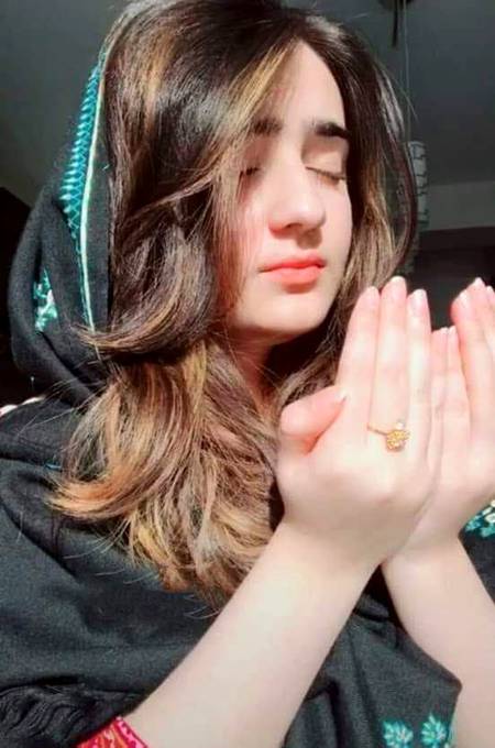 خدا سے کچھ اور مانگا نہیں جاتا 

تم ہی تو ہو __ سب کچھ میرا
H