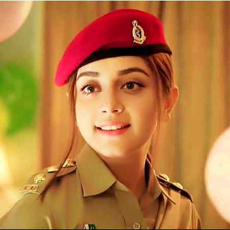 Wo log bht khush qismat thy jo ishq ko kam smjhtey they ya kam se aashqi rkhtey they 
Hm jity jee msruf rhy kuch ishq kia kuch kam kia 
Kam ishq k arry ata raha or ishq se kam uljhta raha 
Phir akhir tng a kr hm ne donon ko adhora chor dia