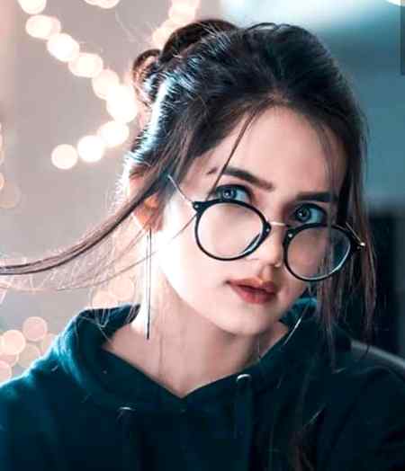 Wah galib tery ishk k fatwy bh nraly hn. 💓.. wo dekhy to adaa hm dekhen to gunah. ...🔥