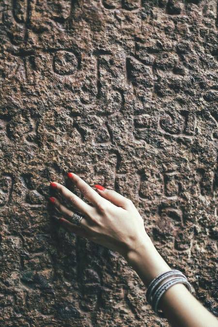 اس نے وقت گزارا میں نے گزارنے دیا_
اسکا تو گزر گیا مگر میرا ٹھہر گیا