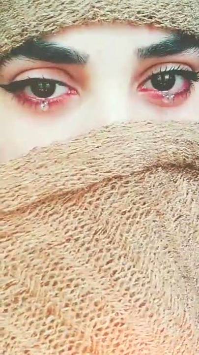 مجھے لگتا ہے میرے خواب ادھورے رہ جائیں گے
مجھے شک ہے میری موت جوانی میں ہو گی