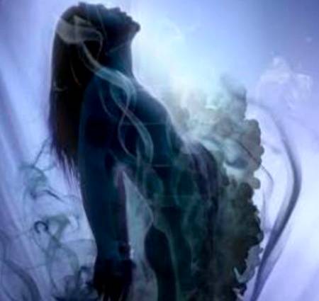 فَلَمَّا قَضَيۡنَا عَلَيۡهِ الۡمَوۡتَ مَا دَلَّهُمۡ عَلٰى مَوۡتِهٖۤ اِلَّا دَآ بَّةُ الۡاَرۡضِ تَاۡ كُلُ مِنۡسَاَتَهُ ۚ فَلَمَّا خَرَّ تَبَيَّنَتِ الۡجِنُّ اَنۡ لَّوۡ كَانُوۡا يَعۡلَمُوۡنَ الۡغَيۡبَ مَا لَبِثُوۡا فِى الۡعَذَابِ الۡمُهِيۡنِ ؕ 

پھر جب ہم نے ان پر موت کا حکم بھیج دیا تو ان کی خبر جنات کو کسی نے نہ دی سوائے گھن کے کیڑے کے جو ان کی عصا کو کھا رہا تھا۔ پس جب (سلیمان) گر پڑے اس وقت جنوں نے جان لیا کہ اگر وه غیب دان ہوتے تو اس کے ذلت کے عذاب میں مبتلا نہ رہتے.