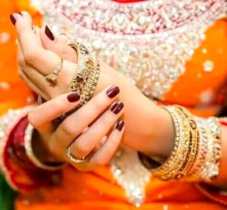 سنو!
اپنی کلائی کا_____سائز تو بھیجو
Regard by ARSlتم کو عید کی چوڑیاں بھیجنی ہیں..💔