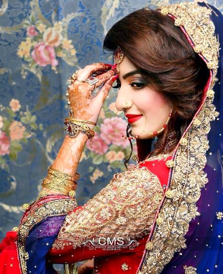 چُپ چاپ گزار دیں گے تیرے بِنا بھی یہ زندگی لو گو ں کو سیکھا دیں گے محبت ایسے بھی ہو تی ہے 
Um e Hani Rajpoot