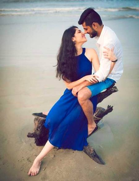 ہمیں کیسے آئے گا لوگوں کا دل جیتنا
ہم تو اپنا بهی ہار بیٹهے ہیں آپ پر 😣💕M@hi💕