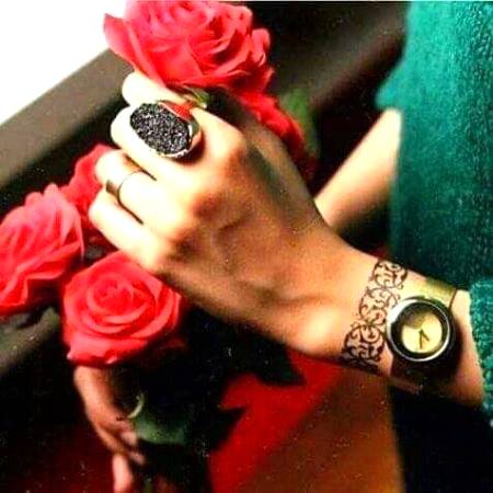 *✍🏻عزت وہ نہیں ہوتی جو دنیا دیکھتی ہے. عزت وہ راز ہے جو ہمارے اور ہمارے خدا کے درمیان کا معاملہ ہے.  عزت وہ نہیں ہوتی جس کے ذریعے دنیا کی طرف سے آپ کو شاباش ملتی ہے. عزت وہ ہے, جس میں ہمارا قلب مطمئن ہوتا ہے.*❤