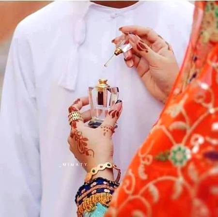 چہوڑ اس خوشبوں کو کیا رکہا ہے اس میں😘
توں گلے لگا اور مہکا دے مجھے❤❤❤❤