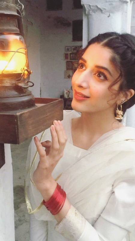 ہمارے زادِ سفر میں نہیں تھا خواب کوئی  !
سو اپنی آنکھوں سے نیندیں اتار دیں ہم نے