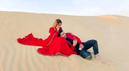 محبت میں شراکت ---گوارہ نھیں مجھے
میں سورج نھیں جو دھوپ--ھر آنگن میں بانٹ دوں