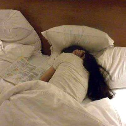 ﮐﺒﮭﯽ ﮐﺒﮭﯽ ﺩﻝ ﮐﺮﺗﺎ ﮨﮯ ﺗﯿﺮﮮ ﻧﺎﻡ ﮐﺎ ﺍﮎ ﺗﮑﯿﮧ ﻟﮯ ﺭﮐﮭﻮﮞ ۔ﺳﯿﻨﮯ ﺳﮯ ﻟﮕﺎﻭﮞ .. ﺍﭘﻨﯽ ﺑﺎﻧﮩﻮﮞ ﻣﯿﮟ ﭼﮭﭙﺎ ﺭﮐﮭﻮﮞ ۔ ﺩﮬﮍﮐﻨﯿﮟ ﺳﻨﺎﺅﮞ، ﮈﮬﯿﺮ ﺳﺎﺭﯼ ﺑﺎﺗﯿﮟ ﮐﺮﻭﮞ۔ ﺳﺎﺭﮮ ﺟﺰﺑﺎﺕ ﺑﺘﺎ ﺩﻭﮞ، . ﺩﻝ ﮐﮯ ﮨﻤﯿﺸﮧ ﭘﺎﺱ ﺭﮐﮭﻮﮞ