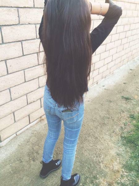 Kisi ko takleef dena ye meri adat nahi
Bina bulae mehman bun Jana  ye meri adat nahi
Main apny ghum main rehti Hun nawabon ki trhan
Parai khushiyon k pas Jana ye meri adat nahi
Um e Hani Rajpoot