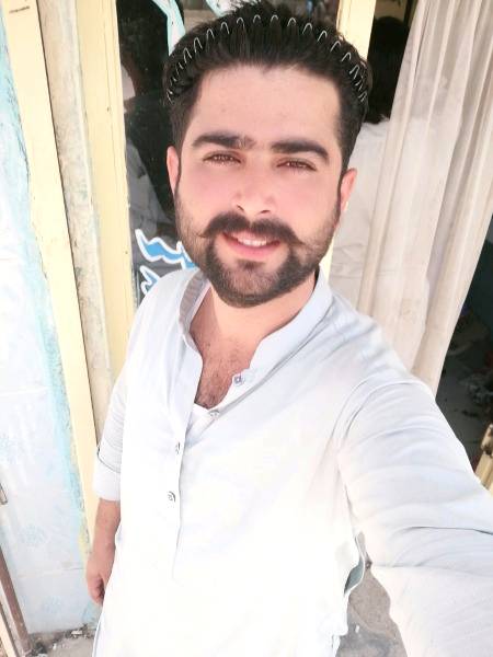 Muhabbat sakoon deti hai beshak par galat insan say muhbbat sakoon barbad kar deti hai🖤