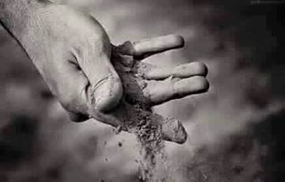 ذرا غور تو کر کیا ہے ہاتھ میں تم جناب کس گمان میں ہو؟؟