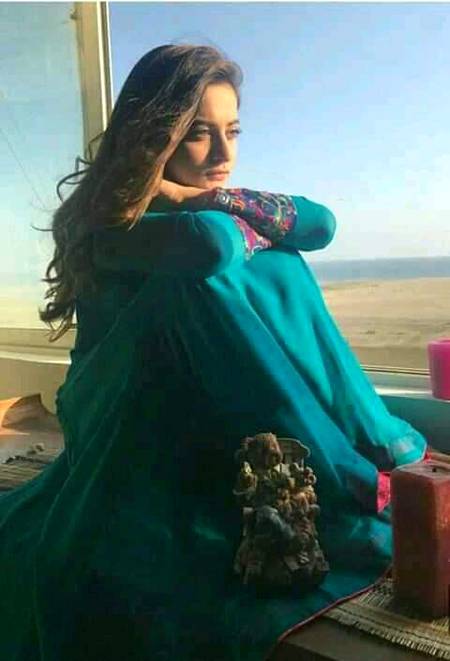 میری غربت نے اڑایا میری محبت کا مزاق تیری امیری نے تیرے عیب چھپا رکھے ہیں 🌚🖤💔🥀💯
