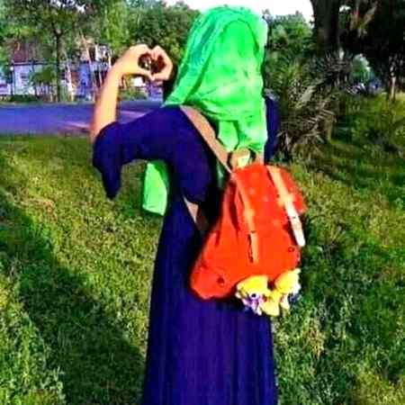 ﮨﻤﯿﺸﮧ ﺯﻧﺪﮔــــﯽ ﻣﯿﮟ ﺍن ﮐﻮ ﺷﺎﻣﻞ ﮐﺮﻭ
ﺟﻦ ﮐﺎ "ﺩل" ﭼﮩــــﺮﮮ ﺳﮯ ﺯﯾﺎﺩﮦ ﺧـــﻮﺑﺼـــــﻮﺭﺕ