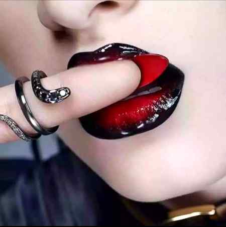 غلچکي نظر دې یاره زه دې عشق تر منزل بوتلم
خیر فطرت یې که د غلو دی دا رهبر زما خوښېږي