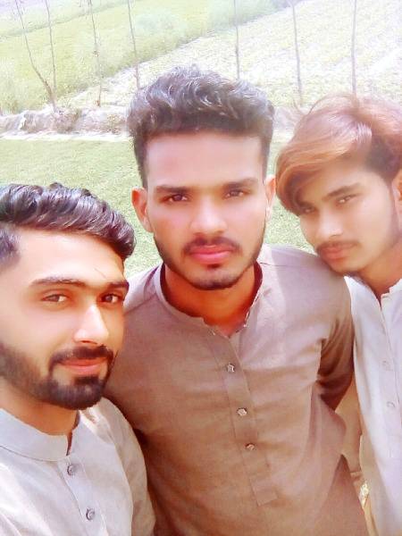 وہ جو غم سن کر بھی ہنستے اور ہنساتے تھے
ان یاروں کو ڈھونڈ لا آج دل اداس ہے بہت
😭😭😭😭😭