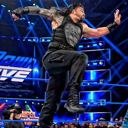 لوگ ہاتھ جوڑ کے یار منا لیتے ہیں
ہمارا پاوں پڑنا بھی رائیگاں گیا 💔🔥