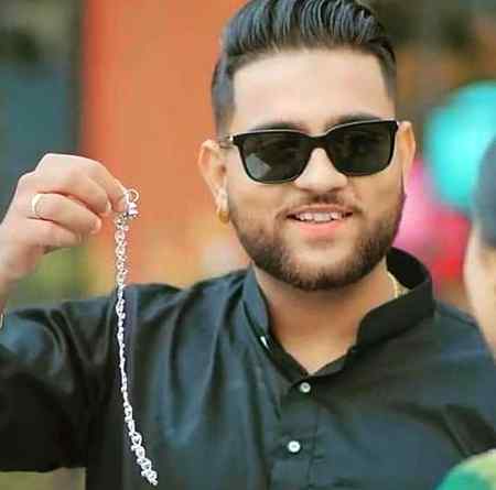 ایسا لگتا ہے کہ میں ٹُوٹ گیا ہوں اندر سے
بات کرتا ہُوں تو آواز کھنکتی ہے میری
💞