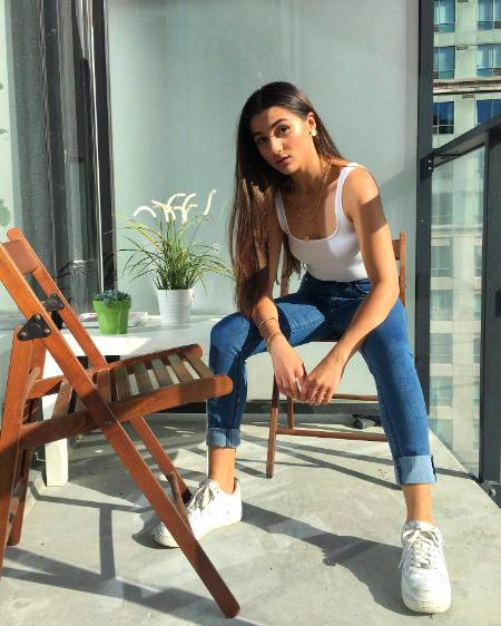 Parisheh is not new to the entertainment industry; she has followed the footsteps of her mother Frieha Altaf.
Parisheh James is an actress, known for Parey Hut Love Official (2019) and Parey Hut Love ( 2019).