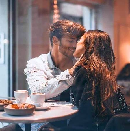 خدا کرے کہ تِرے ٹُوٹیں بازو
کہ جن میں تُومجھے بھر نہیں سکتا
