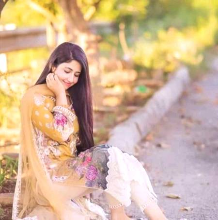 یہ تبسم یہ عارض یہ روشن جبیں 🥰
یہ ادا یہ نگاہیں یہ زلفیں حسیں 😍

عائینے کی نظر لگ نہ جائے کہیں 🙂
جانے جاں اپنا صدقہ اتارا کرو 😘😘