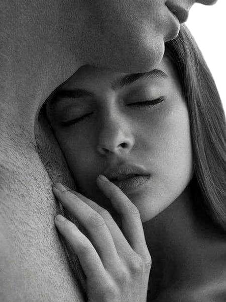 آنے والی کسی بھی بارش میں
ساتھ بھیگیں گے، آ - میسّر ہو!🖤
- H∆mzıı.. 🤹♂️�