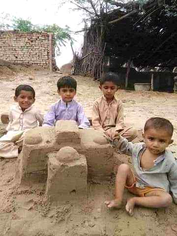 😍bachpn kitna acha hota fikro sy azad😍
Anum malik😇