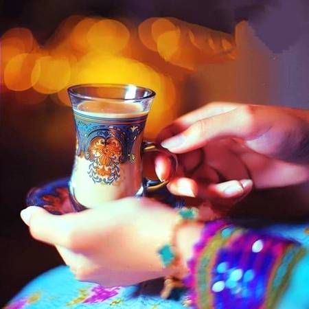 قدم وہیں رک جاتے ہیں جب کوئی کہتا ہے
رکو___چائے بن رہی ہے پی کر جانا😍

🙈👈