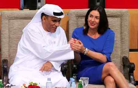 تیرے ہاتھوں میں،میرے ہاتھ ہوں، 
ساری جنتیں گویا میرے پاس ہوں۔۔
اسرائیلی وزیر ثقافت اور متحدہ عرب امارات کے وزیر کے مابین پہلی دوستانہ ملاقات کا منظر!۔۔ ✒️ لعنت بھیج کر ثواب دارئن حاصل کریں