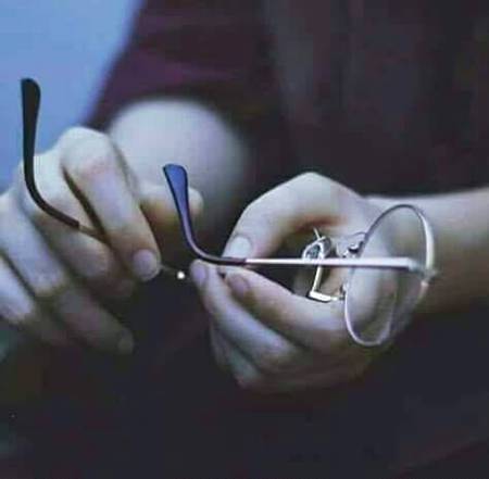 ﺗﻤﮭﺎﺭﮮ ﺑﻌﺪ ﻋﯿﻨﮏ ﺻﺎﻑ ﮐﺮﻧﮯ ﮐﺎ ﻧﮩﯿﮟ ﺳﻮﭼﺎ
ﺗﻤﮭﺎﺭﮮ ﺑﻌﺪ ﺍﭼﮭﺎ ﺩﯾﮑﮭﻨﮯ ﮐﯽ ﭼﺎﮦ ﮐﺲ ﮐﻮ ﺗﮭﯽ