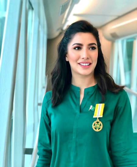 Mehwish hayat😊
