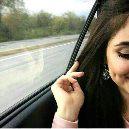 Tumhara husan tumhy mubark 😏. Mera to dimple he kafi hyy logo ko jalany k liy ❣️🥰😎