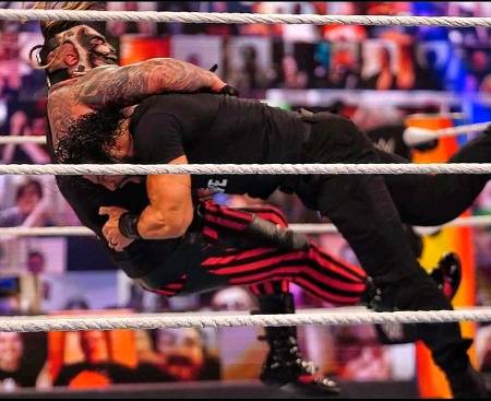 This is returning moment of Reigns in which everyone said can't seeing this kind of return everyone shock 🙏💔❤🕷