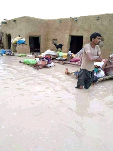 برستی ہوئی بارش اور روتی ہوئی آنکھوں کا احساس انہی لوگوں کو ہوتا ہے جن کے گھر کچے اور دل نازک ہوتے ہیں
😥💔