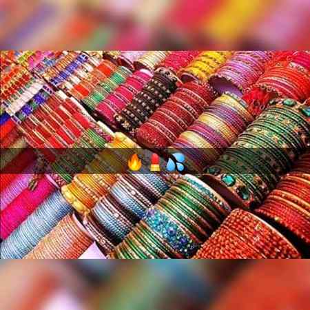 سنـــــو،

اپنــی کـلائــی کا ســائــز تــو بھیجـــو تـــم کـــو عیـــد
کـــی چـــوڑیــاں بھیجنـــی ہیــں. 🙈🥀🌸